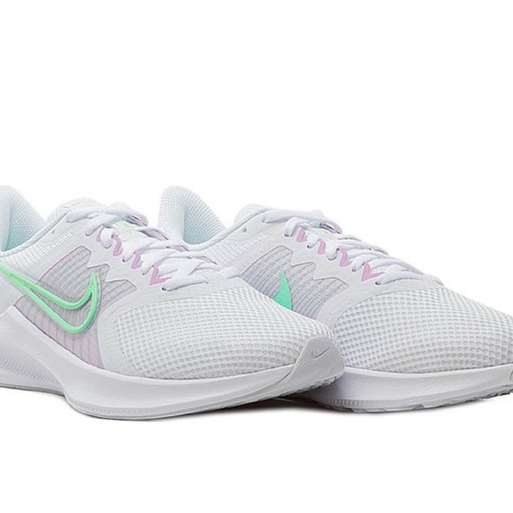 Nike Women's White And Mint Athletic Shoes